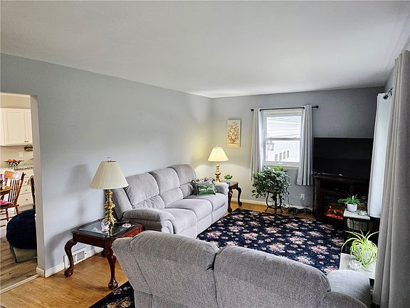 3rd image of 38 Shadmore Dr