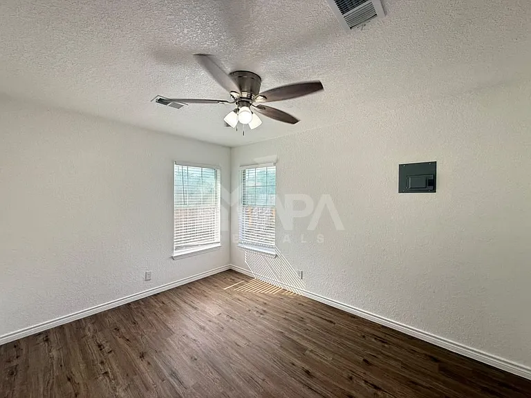 2902 Woodcliffe St — Photo 11