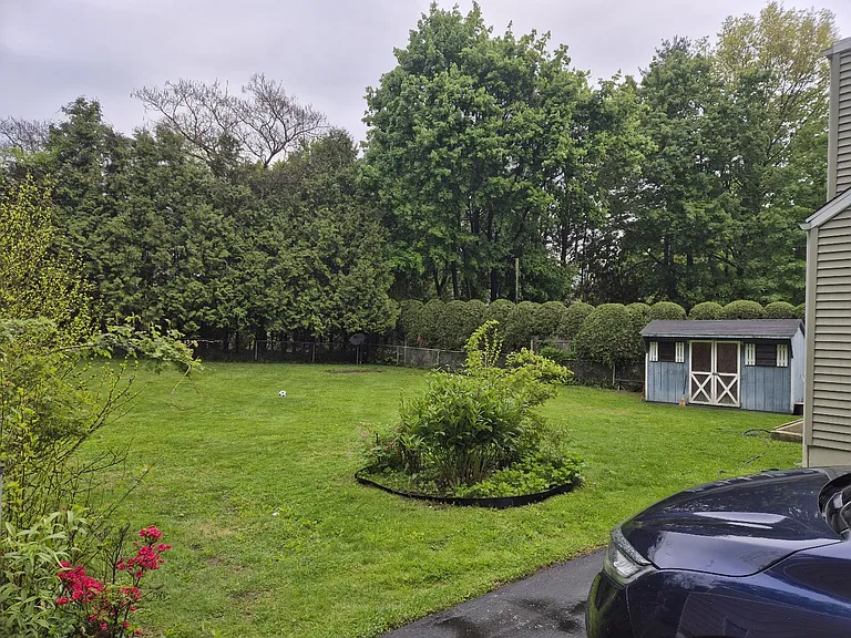 83 Toms Rd — Photo 2