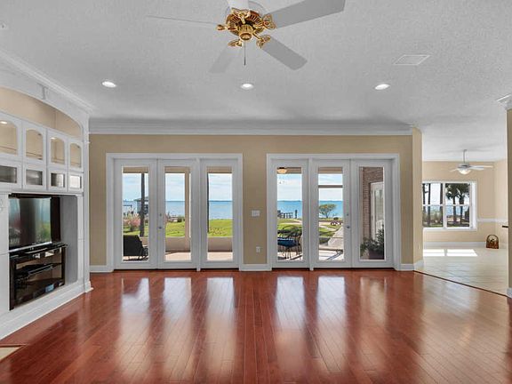 4th image of 251 Yacht Club Dr