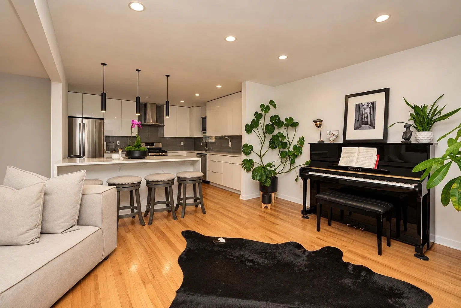 3 bed, 2.0 bath, $4,500 — Photo 1
