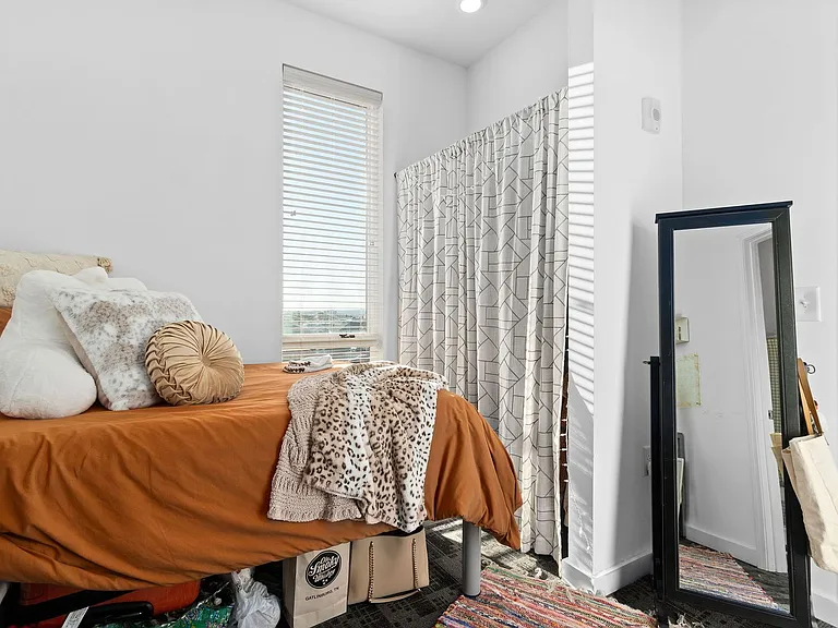MAIN608 — Photo 10