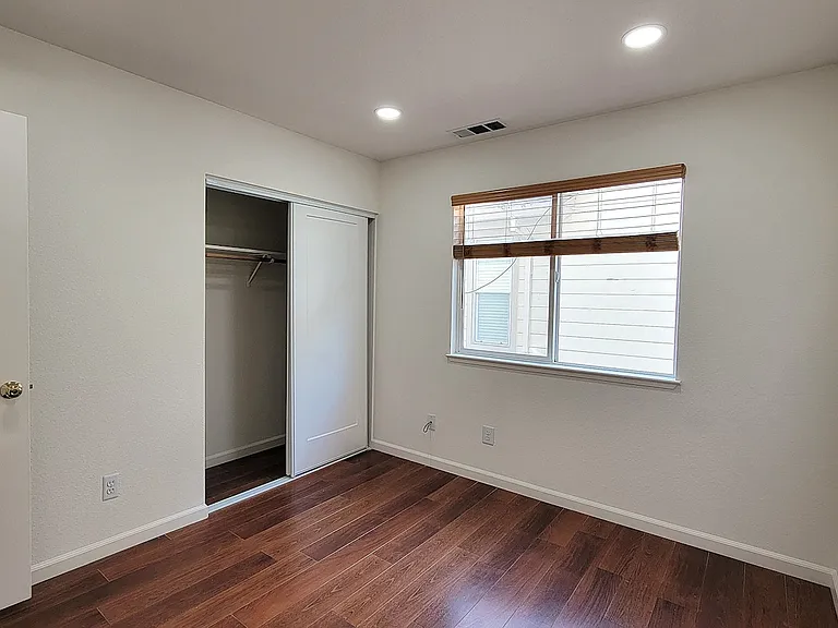 925 Gates St — Photo 23