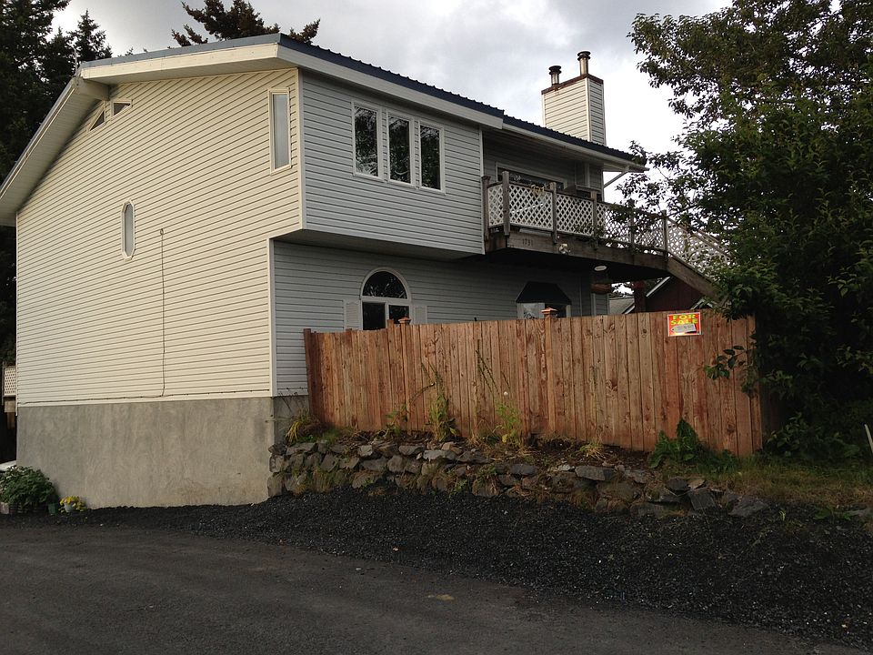 2nd image of 1731 Mission Rd