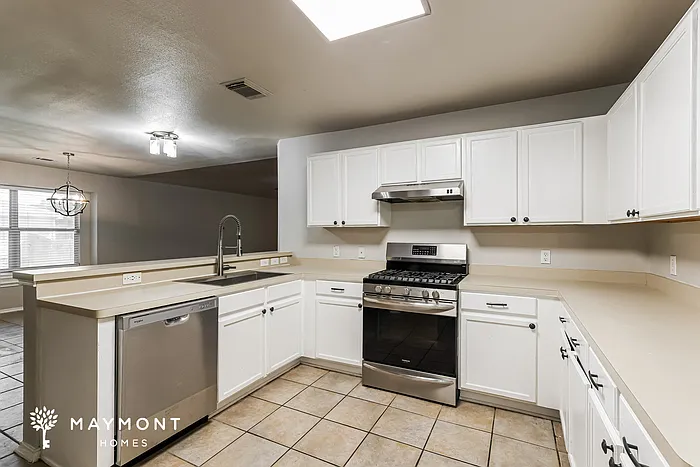 15811 Borwick Ln — Photo 8