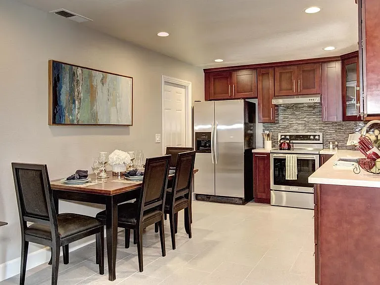 5125 Derek Dr — Photo 4