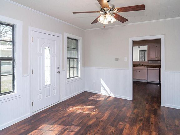 2nd image of 1006 Loraine St