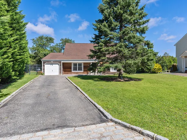 11 Juniper Ln, Southampton, NY 11968