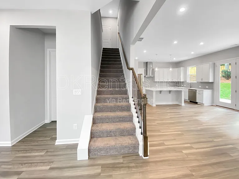 245 Birchwood Row — Photo 3