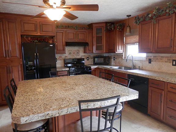 2nd image of 17 Adrian Dr