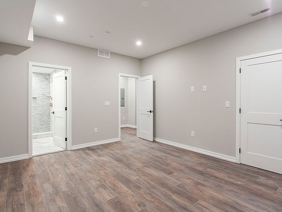 5th image of 1619 Bainbridge St #1