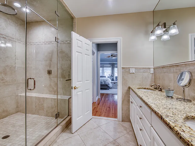 165 Tuckahoe Ln — Photo 6