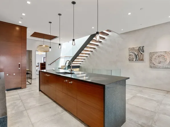 393 Marlborough St APT 8, Boston, MA 02115