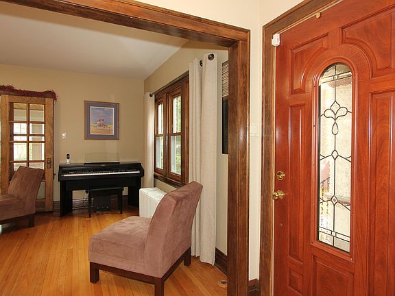 4th image of 627 Belleforte Ave