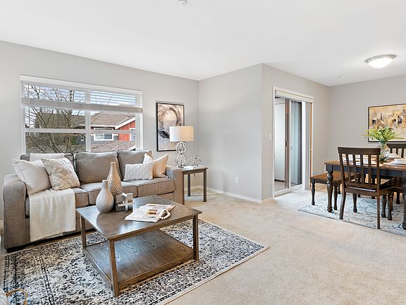 3rd image of 1652 25th Pl NE Unit 204