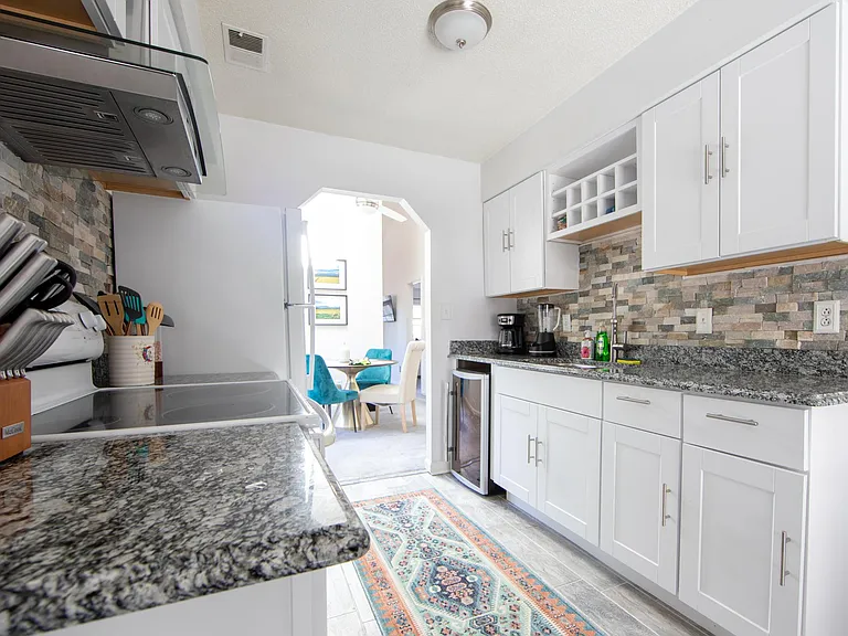 817 Chalk Ct — Photo 9