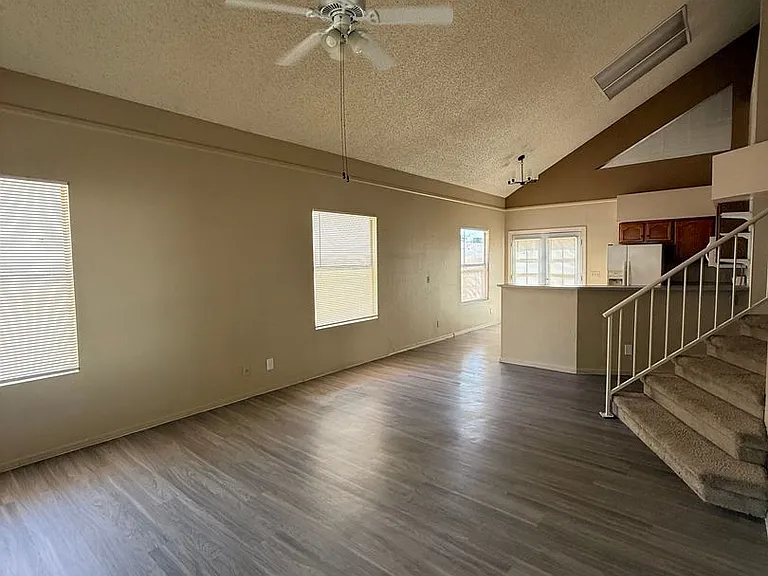 441 S Maple St #10 — Photo 3