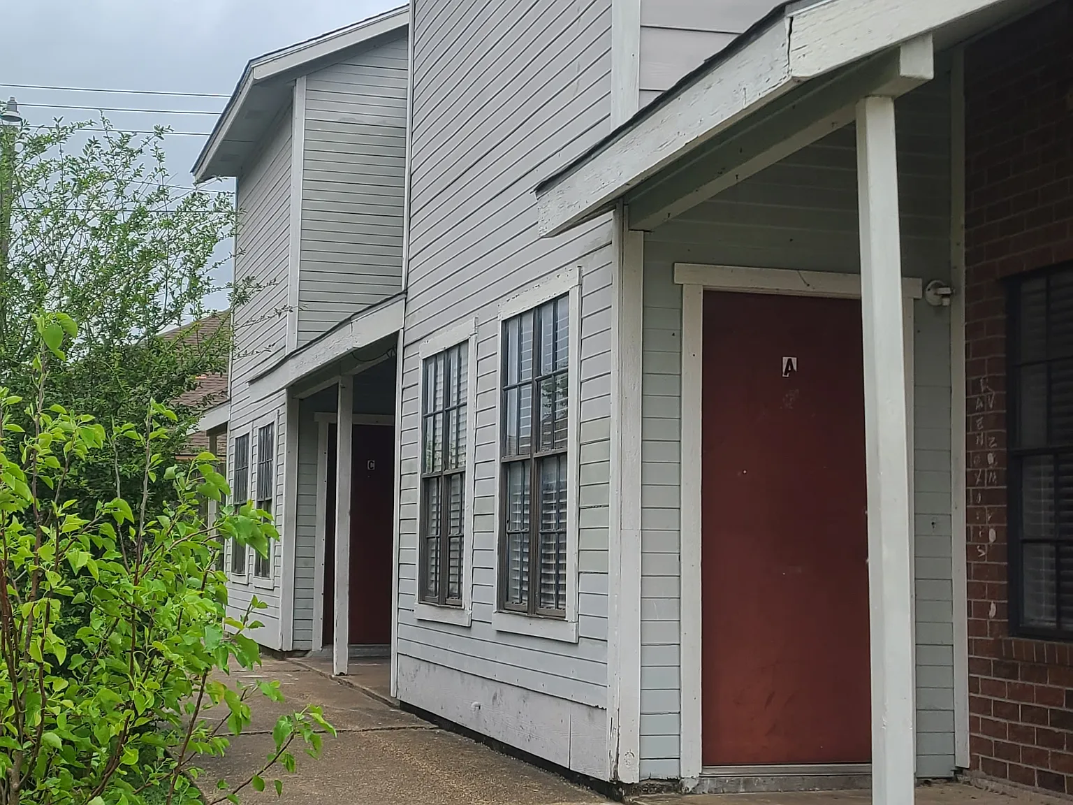 2 bed, 1.5 bath, 1000 sqft, $990 — Photo 2