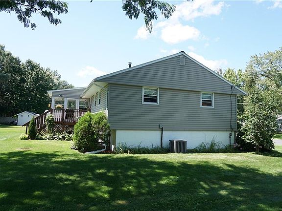 4th image of 105 Christopher Dr