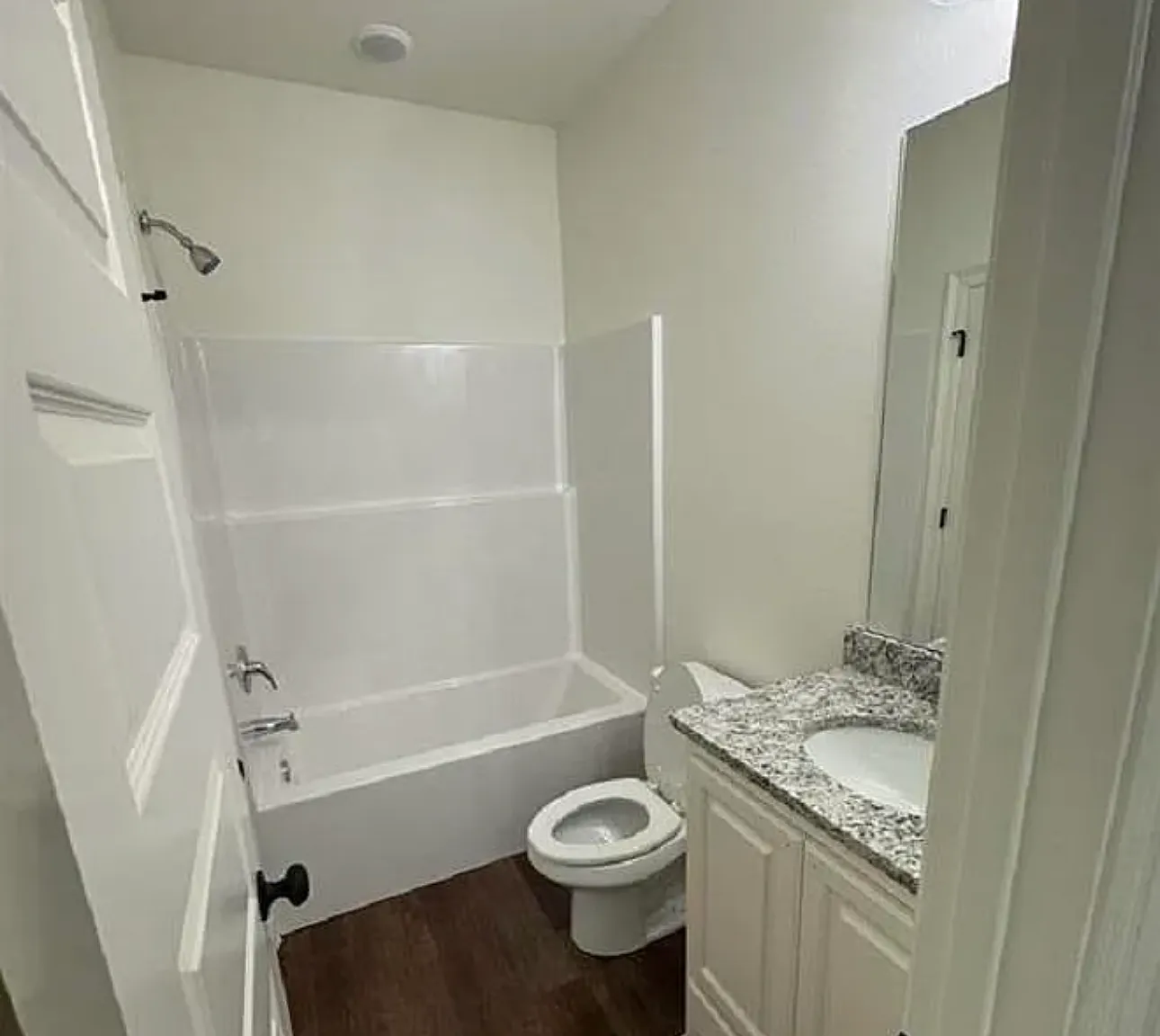 2 bed, 1000 sqft, $1,400 — Photo 2