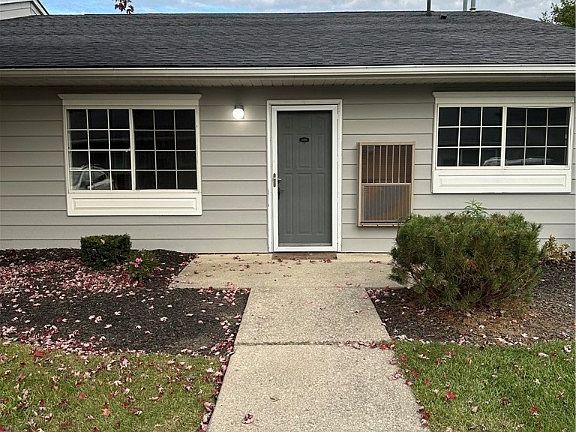 2nd image of 27069 Oakwood Cir APT 122W