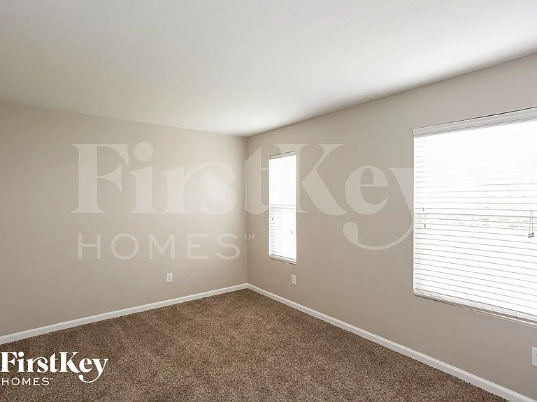 15490 Farmland Ct — Photo 12