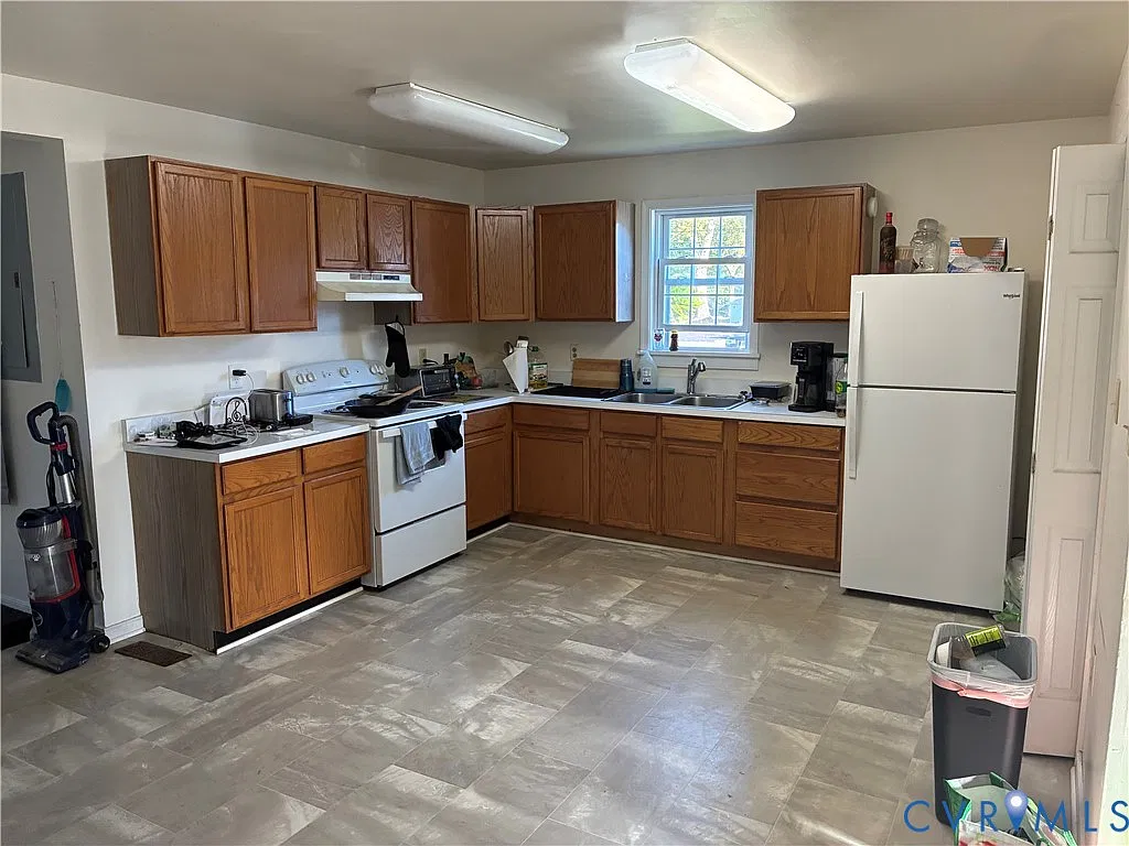 4 bed, 2.0 bath, 1416 sqft, $2,300 — Photo 2