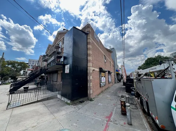 54 Vermont Street image 3 of 14