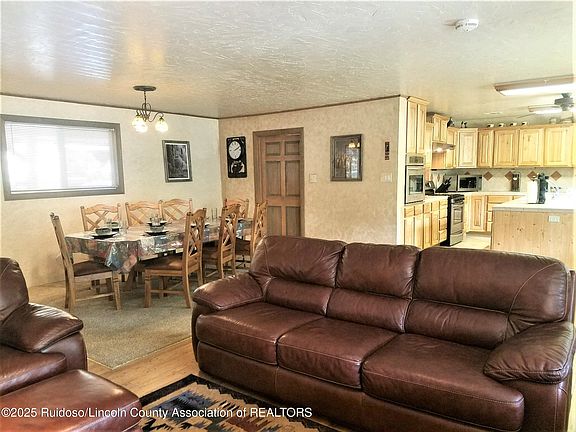 3rd image of 174 Meander Dr