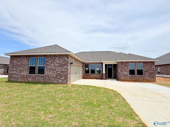 1085 Maplehurst St, Decatur, AL 35603