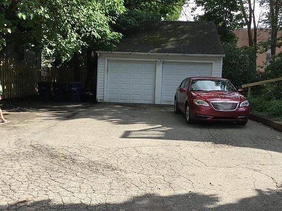 3rd image of 801 S Main St #2