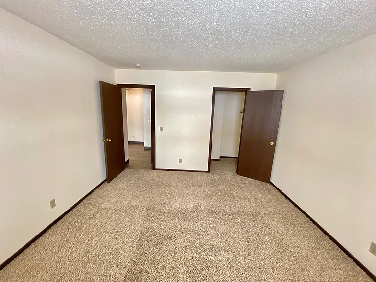 Windsor Crest Apartments — Photo 59