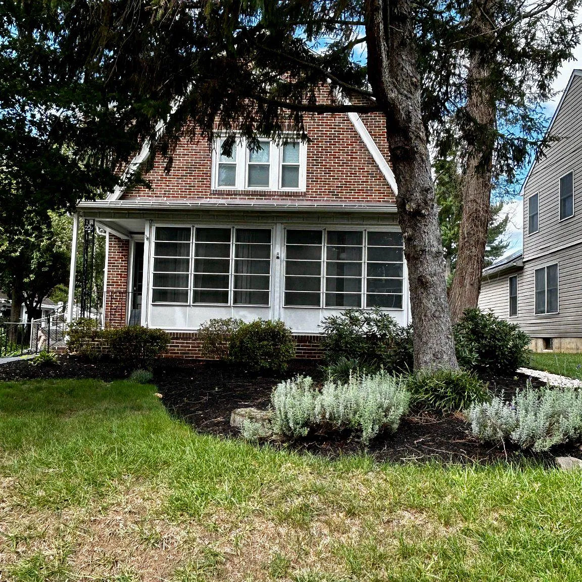 2 bed, 1.0 bath, 2300 sqft, $2,500 — Photo 2
