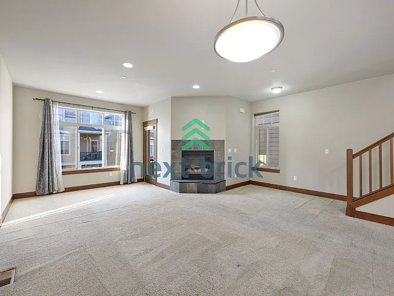3813 NE 3rd Pl — Photo 3