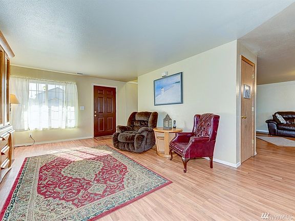 3rd image of 1215 202nd Street Ct E