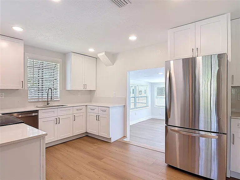 1415 Frances Dr — Photo 7