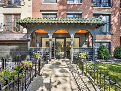 512 W Barry Ave APT 401, Chicago, IL, 60657