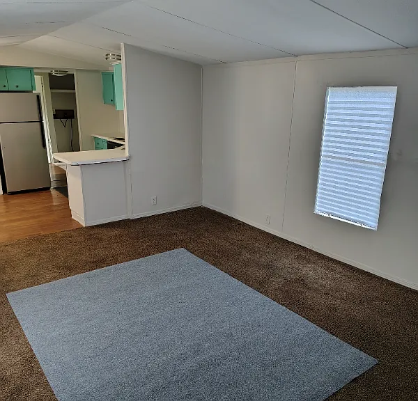 128 SE Guinevere Ct — Photo 3