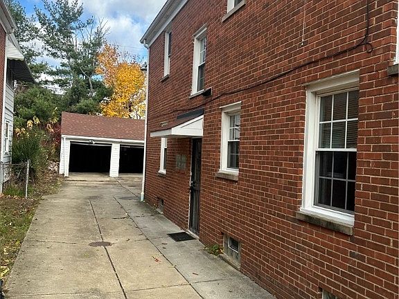 5th image of 18411 Chagrin Blvd