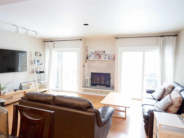 29 Woodlake Dr W — Photo 3