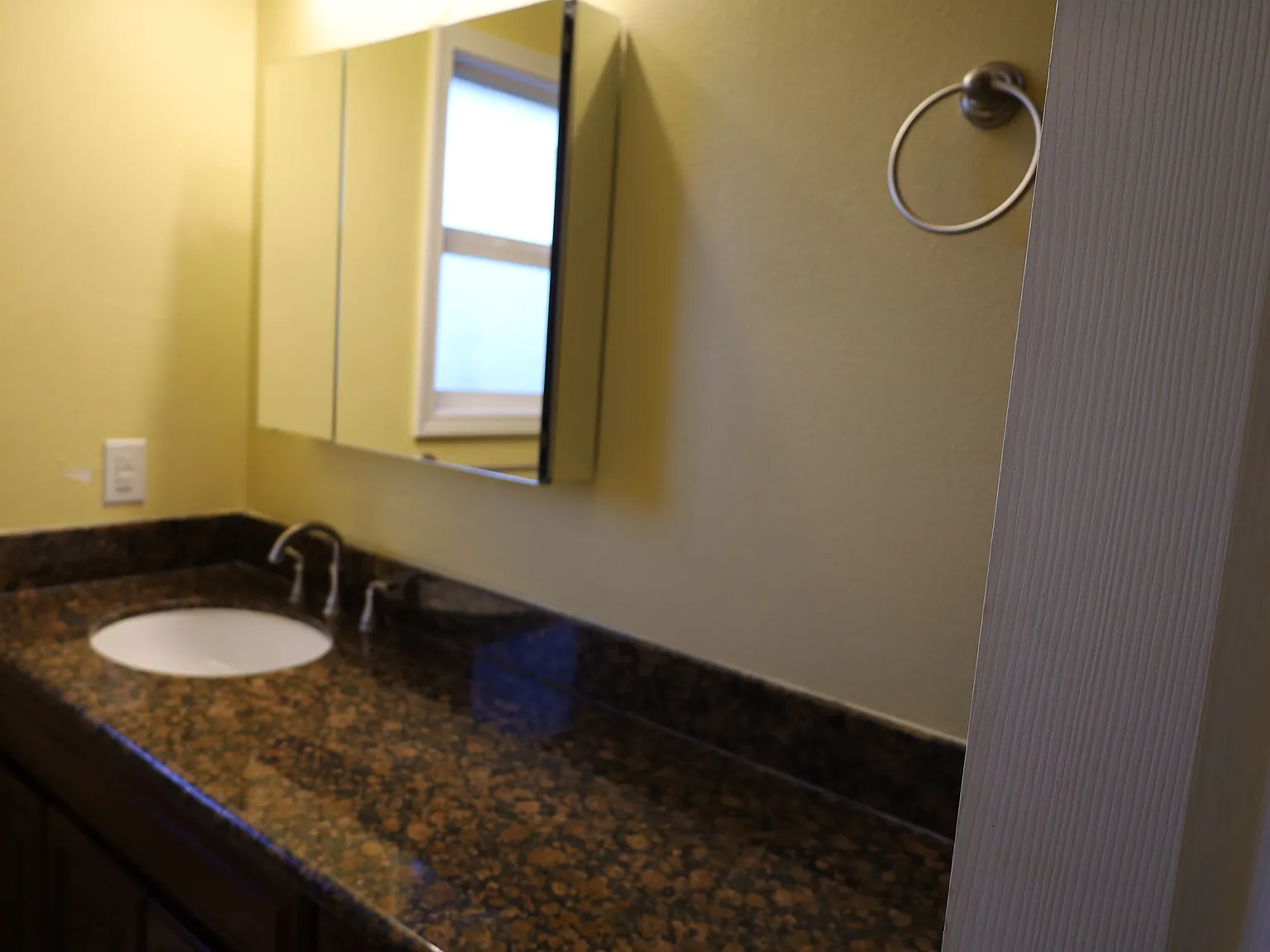 4 bed, 2.5 bath, 3280 sqft, $3,850 — Photo 4