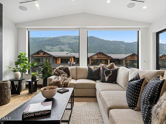 2nd image of 204 Goldfinch Ln #1B