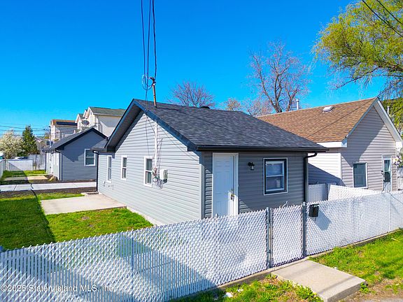 5th image of 566 Hunter Ave