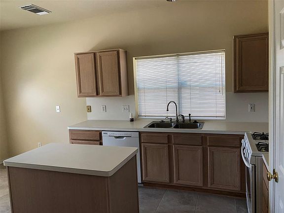 5th image of 7035 Oak Walk Dr