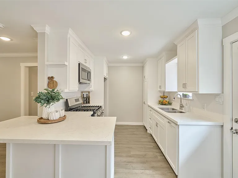 309 S Magnolia St — Photo 13