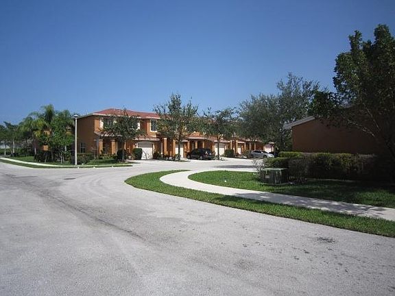 2nd image of 372 N Palm Villas Way