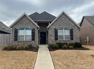 3201 Stoneway Ave, Bentonville, AR 72713