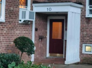 10 Edwards St #10, Roslyn Heights, NY 11577