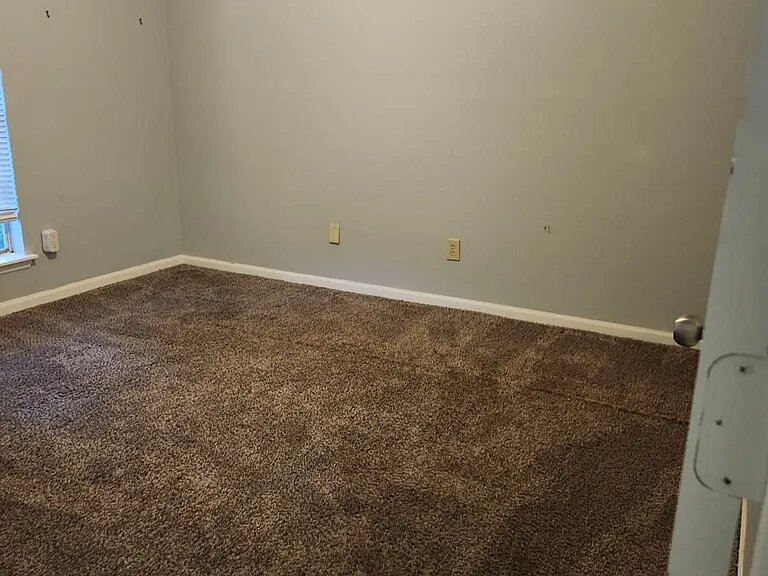 6073 Dorchester Dr — Photo 9