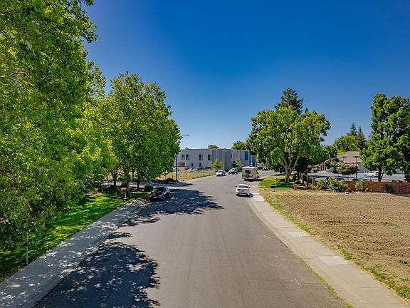 2nd image of 2391 Northview Dr